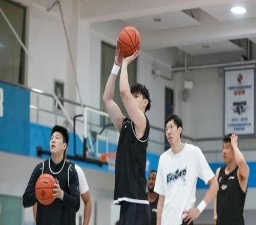 CBA最后一輪前瞻：北京深圳爭第3廣州北控壓哨爭12四川或42連敗