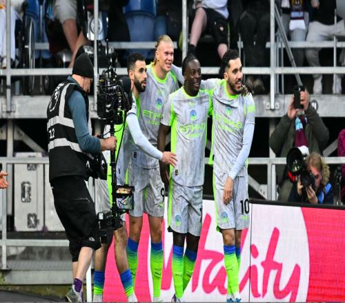 10！三線作戰(zhàn)5連勝13.1億豪門時(shí)隔243天重返榜首沖向三冠王