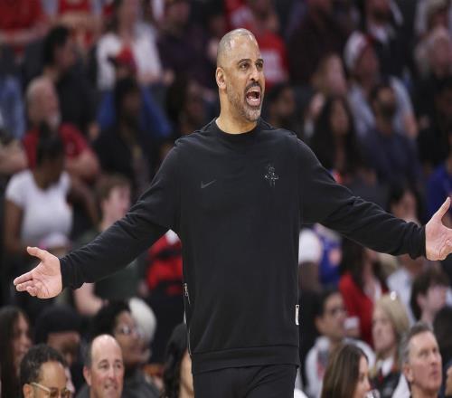 火箭隊在與湖人隊的系列賽中開局慘敗，烏多卡的帥位岌岌可危