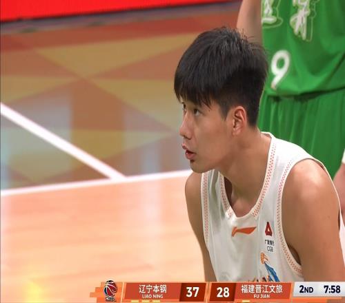 CBA新人得分榜，兩人得分上雙，一人蓋帽僅次徐昕