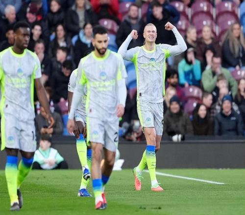 10！哈蘭德一擊制勝，阿森納讓出榜首，曼城登頂，還送對(duì)手降級(jí)