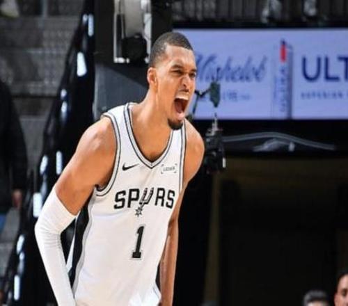 Shams：文班亞馬去了馬刺訓(xùn)練館能否出戰(zhàn)G3仍存不確定性