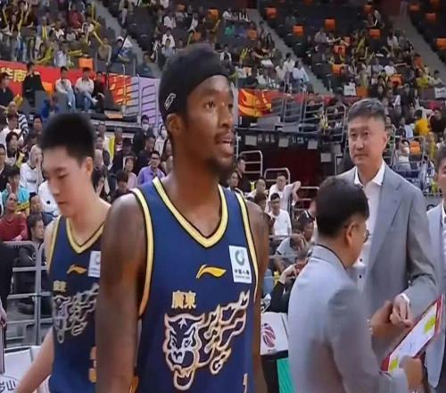 CBA猛料！廣東薩姆納傷病嚴(yán)重，廣廈裁掉新外援，曾凡博確定復(fù)出