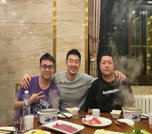 劉家成接班人多次獅子大開口全砸手里，球迷：賣人都賣不明白