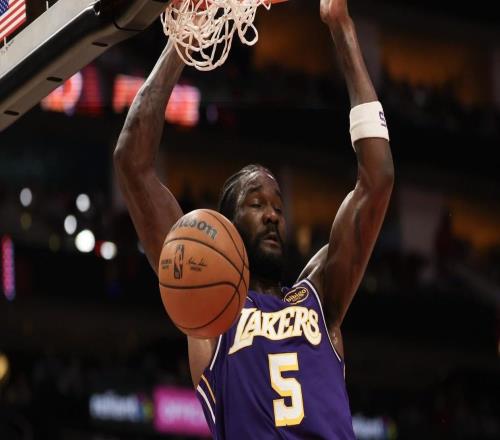 對位湖人雙塔，火箭2當(dāng)家僅17中5！若追逐字母哥，斯通主動變被動