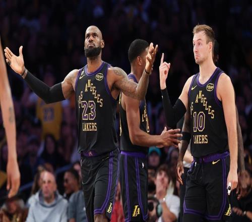 戰(zhàn)斧劈扣前，誰有注意詹姆斯做了什么球迷：智商、球商極致體現(xiàn)