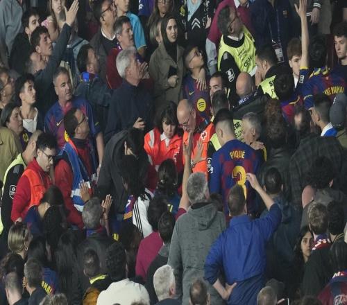 因看臺球迷突發(fā)心臟驟停，巴薩vs塞爾塔暫停了15分鐘