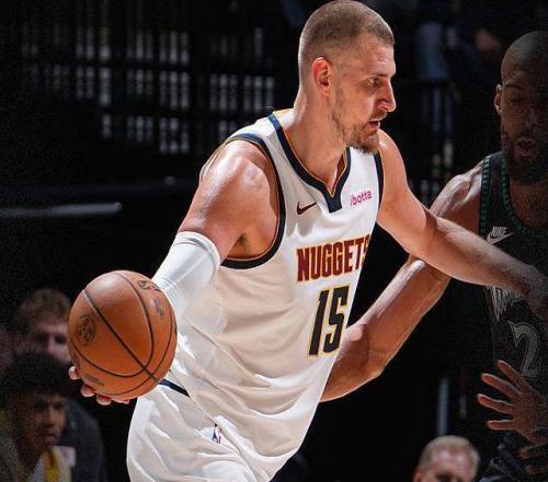 崩盤(pán)！掘金半場(chǎng)落后森林狼22分約基奇14中4遭球迷舉標(biāo)語(yǔ)嘲諷