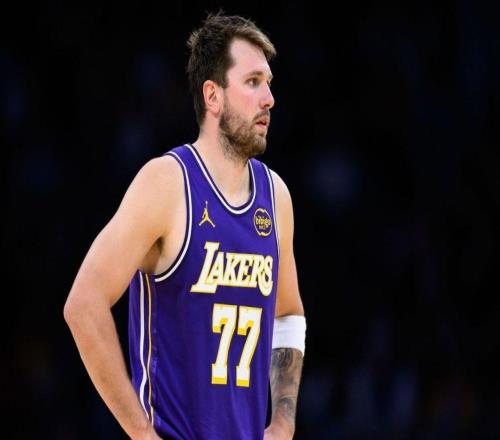 好消息，湖人隊盧卡東契奇現(xiàn)身訓(xùn)練場，備戰(zhàn)與火箭隊第3場比賽