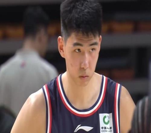 季后赛首轮对广东！徐昕微笑回应广州现场球迷高呼“X杜锋”