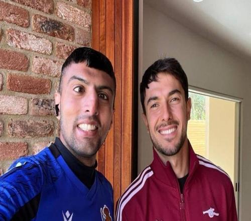 一皇社球迷在倫敦送外賣，接到蘇比門迪訂單后穿皇社球衣上門