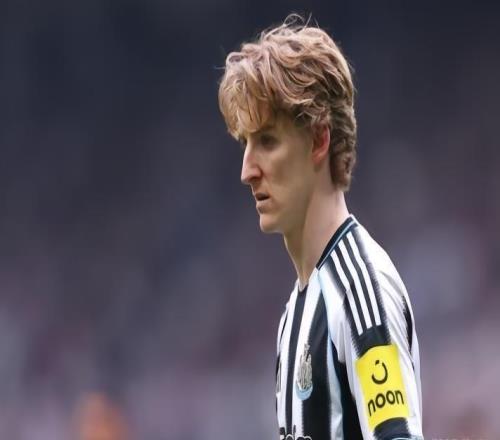 英媒：受髖部傷勢影響，戈登可能無緣紐卡客場對陣阿森納