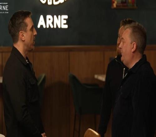 內(nèi)維爾和21年前與自己發(fā)生沖突的埃弗頓球迷見面：你這個(gè)混蛋