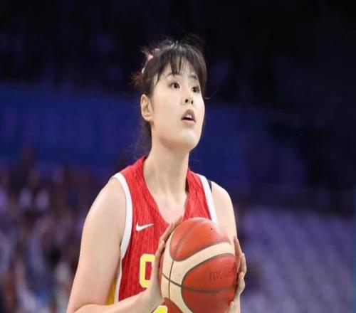 女籃疑似內(nèi)訌四大國(guó)手加盟海外聯(lián)賽：或?yàn)槎惚軐m魯鳴長(zhǎng)期集訓(xùn)