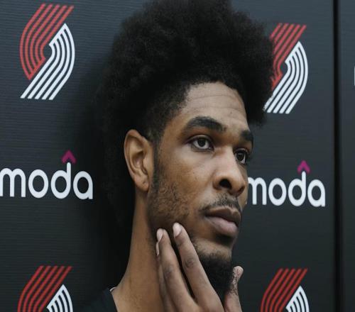 亨德森：不管文班打不打我們都會堅持殺內(nèi)線，身體對抗是關(guān)鍵