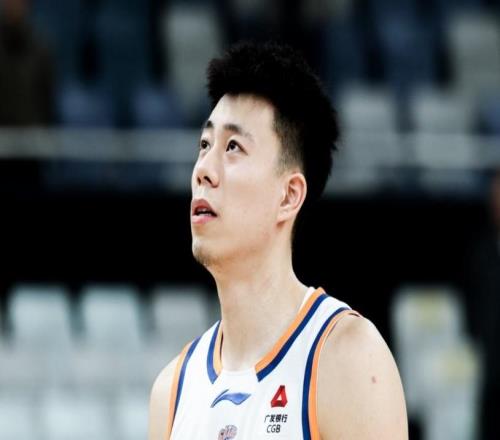 23連勝追平姚明時(shí)代紀(jì)錄！上海橫掃山東張鎮(zhèn)麟9+6+7約翰遜36分