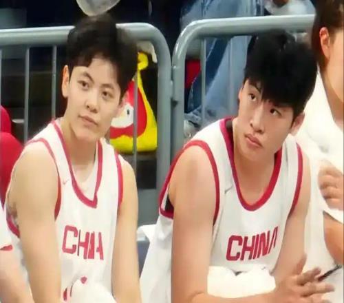 繼楊舒予后，女籃又一人簽澳洲聯(lián)賽，或在無聲“反抗”宮魯鳴