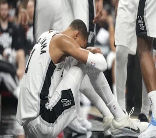 馬刺主帥：文班亞馬目前情況不錯(cuò)，他會(huì)隨隊(duì)前往客場(chǎng)波特蘭