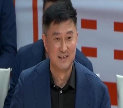 杜鋒：拉科塞維奇首秀整體表現(xiàn)不錯，但防守和分享球還需要磨合