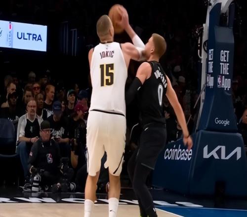 NBA又現(xiàn)雙標(biāo)！約基奇布克同一動作對比證一切布克狂噴裁判有理