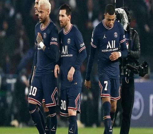 記者：梅西、內(nèi)馬爾、姆巴佩在巴黎時，更衣室分裂成了幾個幫派