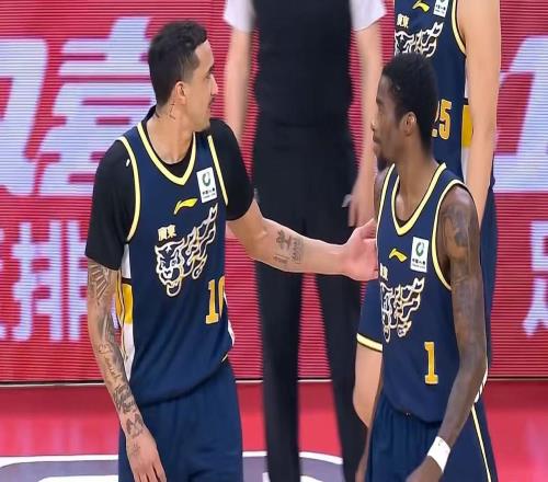 廣東隊(duì)?wèi)K遭重創(chuàng)！薩姆納確認(rèn)賽季報(bào)銷，杜鋒被迫扶正麥考爾！