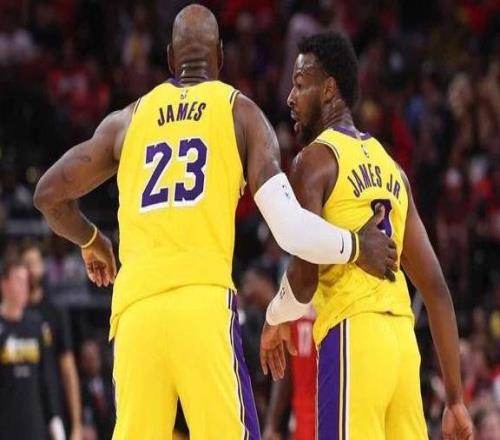 湖人30领先火箭！老詹谈与布朗尼季后赛神仙连线：他主动要的！