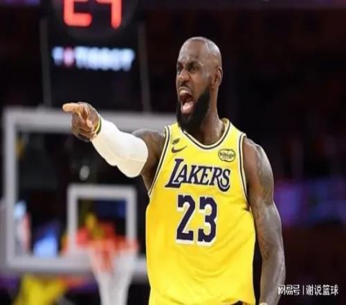 詹姆斯封神一戰(zhàn)隊(duì)友也很爭(zhēng)氣，兩替補(bǔ)內(nèi)線揚(yáng)威，但前狀元該進(jìn)黑榜