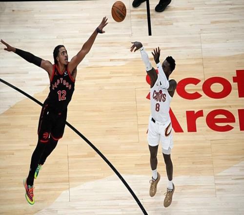 5分鐘內(nèi)出現(xiàn)3次失誤，騎士后場(chǎng)新援又一次打出了一場(chǎng)災(zāi)難級(jí)表現(xiàn)