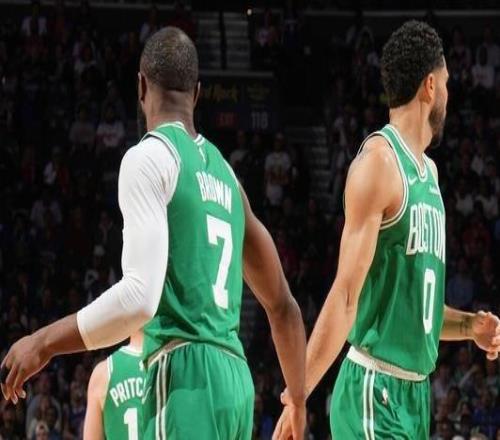 塔圖姆關(guān)鍵三分鎖定勝局！布朗：我在生死時(shí)刻永遠(yuǎn)無條件相信他