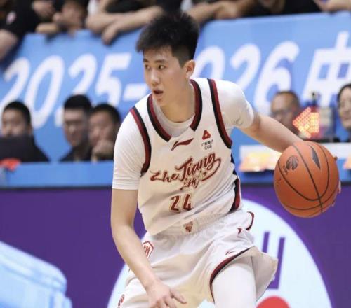 場均9+3，從龐崢麟手里搶走月最佳星銳球員！球迷：吳前該讓位了