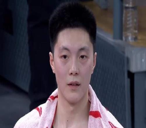 为何遭福建双杀杜锋直言不讳，肯定1人爆发，胡明轩拿态度说事