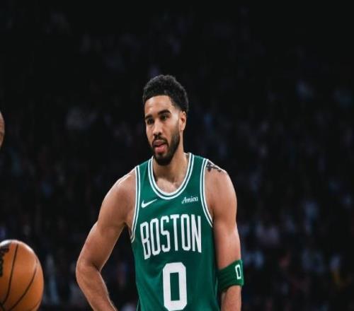 塔图姆25+4+7，杰伦布朗25分超越队史传奇，绿军险胜残阵76人