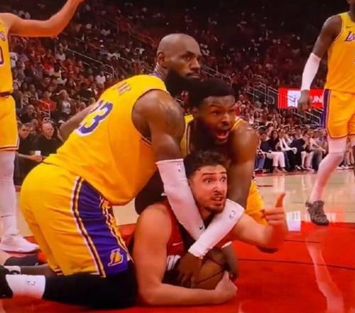 美記：詹姆斯能讓隊(duì)友變得更好，但杜蘭特從沒(méi)有做到過(guò)