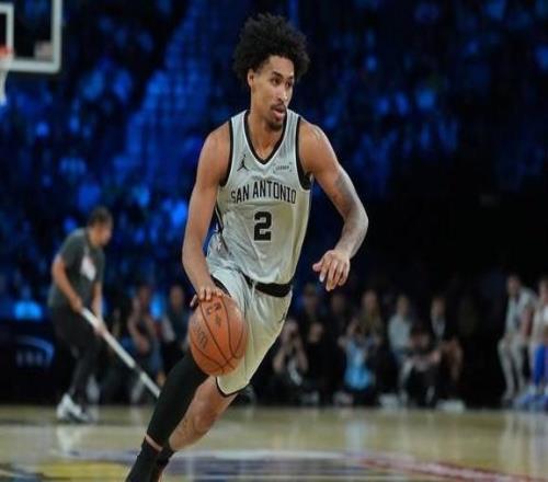 27分！馬刺新星創(chuàng)季后賽歷史比肩科比，文班缺陣照樣贏