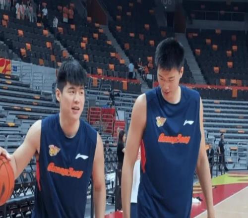 广东这本土球员打得啥仅徐杰崔永熙能看，其余各将在梦游