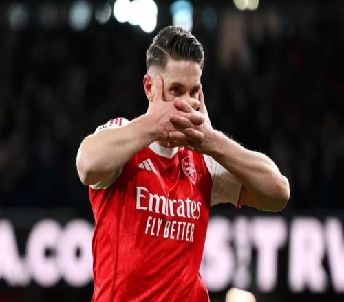 維埃拉：哲凱賴什在無球狀態(tài)下非常努力，不知為什么沒人傳球