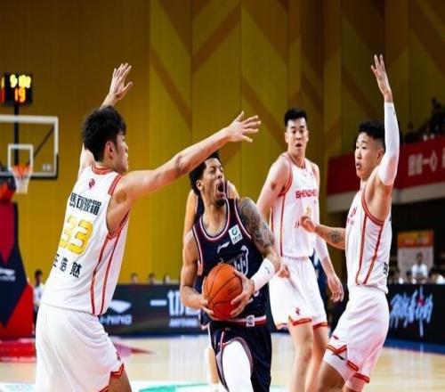 CBA常规赛上演大结局，上海大鲨鱼登顶梦回2002