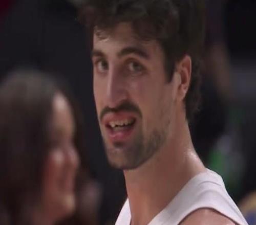 霍勒迪：雙方都想贏所以都上身體，阿夫迪亞牙被打掉還被吹犯規(guī)