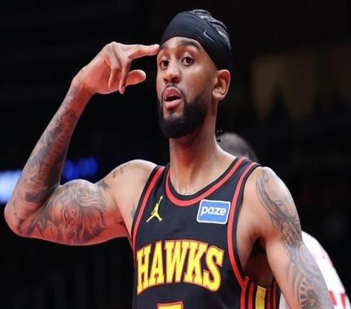 沃克当选进步最快球员老鹰球员连续获得该奖