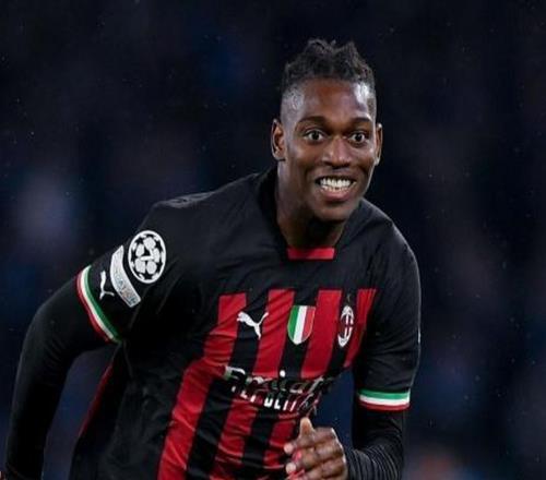 解約金1.5億歐！巴薩曼聯(lián)競(jìng)爭(zhēng)萊奧，年薪700萬(wàn)歐，取代拉什福德