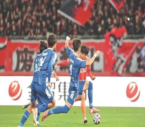 “苏超”之夜，球迷每周的节日