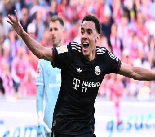 穆西亞拉：我現(xiàn)在好多了，正慢慢找回受傷前踢球的快樂(lè)