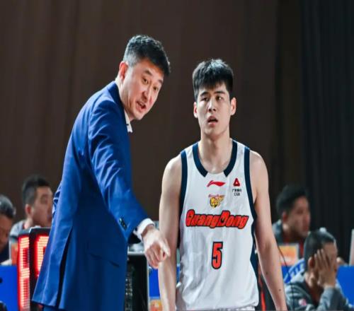 破案了！廣東隊成績?yōu)楹沃本€下滑，CBA記者指出了原因