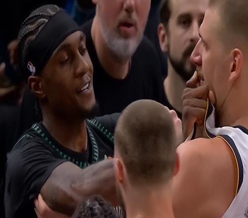 心態(tài)被打崩了！麥丹上空籃，約基奇跑全場(chǎng)討說(shuō)法引沖突，前者亮了