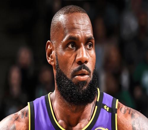 就在今天！41歲詹姆斯不服老，轟出80年歷史第一神跡，火箭絕望了