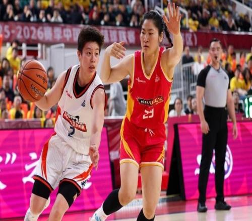 15分6板命中絕命三分！女籃第一后衛(wèi)殺瘋了：宮魯鳴這次看走眼了