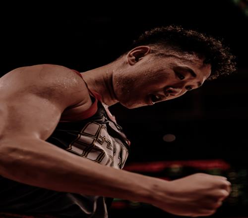 拿到了！隊(duì)史第一個(gè)MVP！這可是中國男籃首發(fā)核心