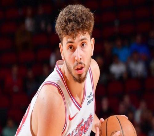 首個30誕生！湖人拒絕15分逆轉(zhuǎn)詹姆斯3分絕平！詹姆斯父子創(chuàng)紀錄