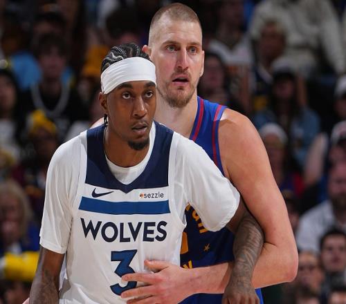 末節(jié)6中0+2致命失誤！大規(guī)模沖突遭驅(qū)逐！約基奇輸球又輸人